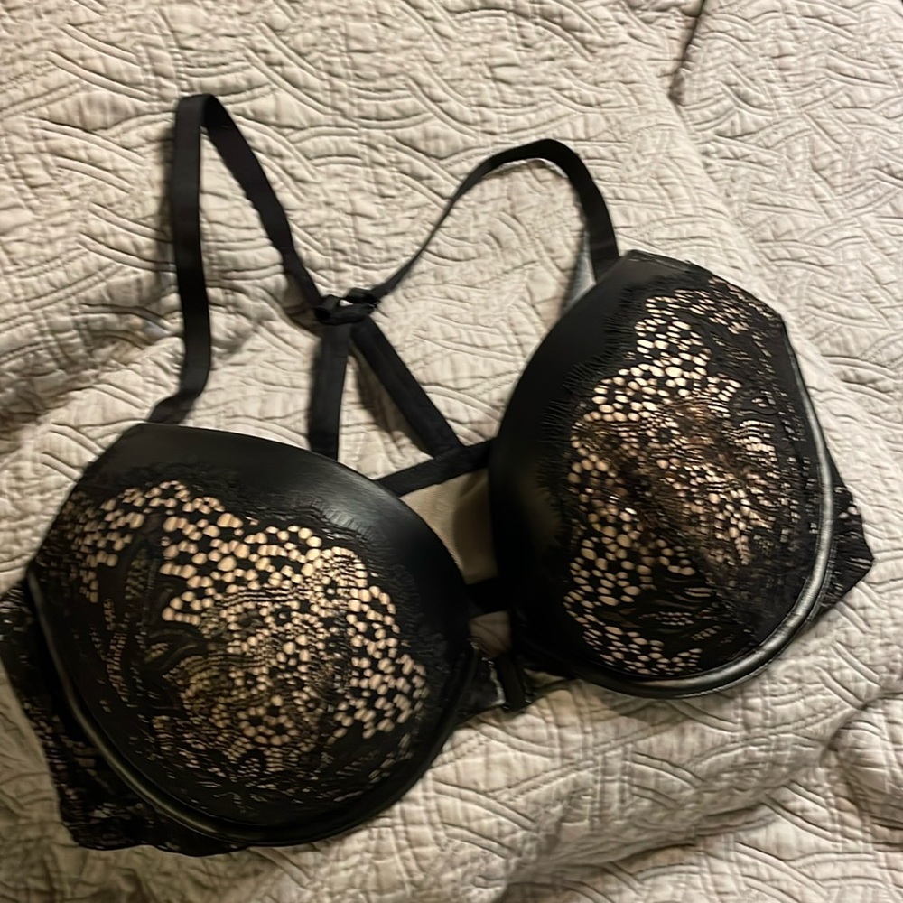 This one is a stunner, gorgeous adjustable bra, pearl accent in the back